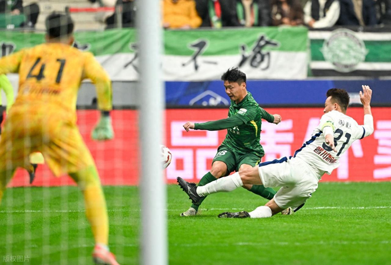 世界杯赛事直播地址-26岁国足锋霸放狠话？赛季目标进3球！上赛季只进了2球，引发热议